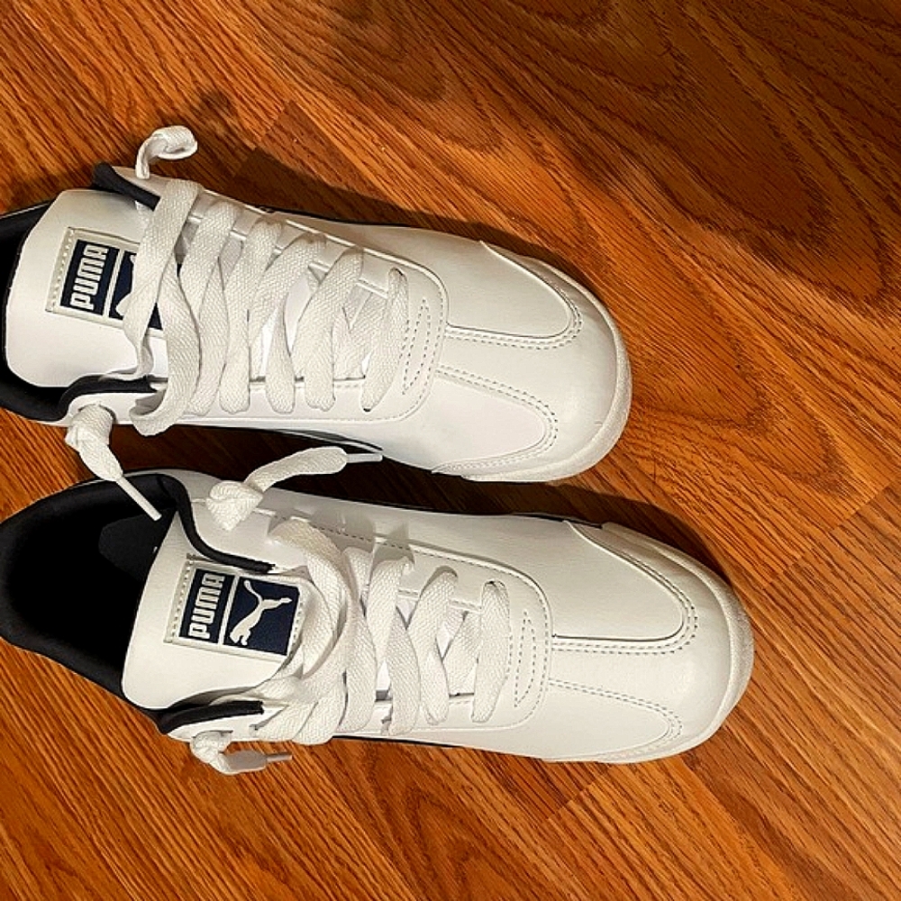 Puma Roma size 9.5 men’s. NWOT’s. White leather with Navy Blue accents - Picture 3 of 5